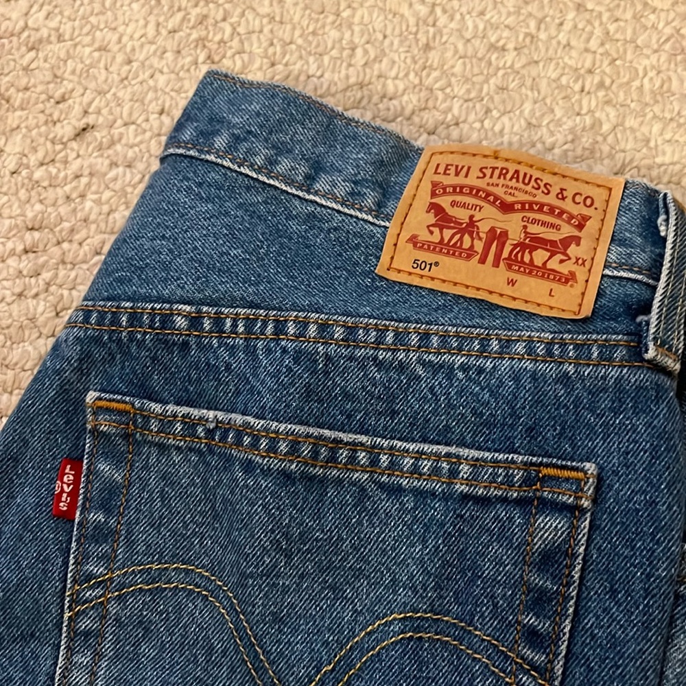NEVER WORN, NEW LEVI 501 JEANS - W31 L30